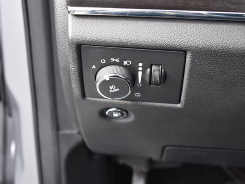 Used 2014 Jeep Grand Cherokee Limited image 16