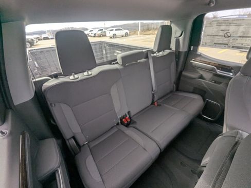 New 2026 GMC Sierra 1500 SLE image 17
