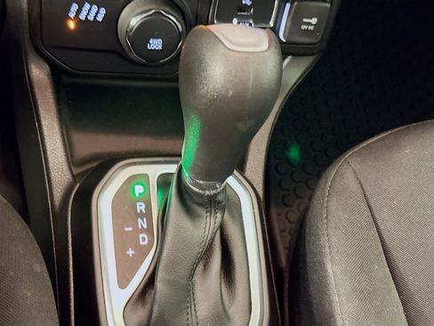 Used 2023 Jeep Renegade Latitude image 25