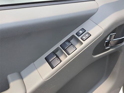 Used 2021 Nissan Frontier SV w/ Midnight Edition Floor Mats RWD image 24