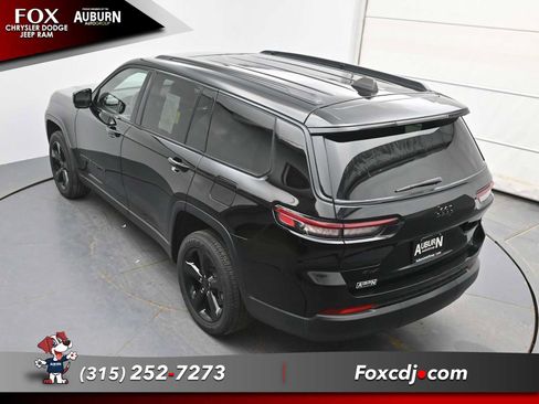Used 2023 Jeep Grand Cherokee L Laredo image 29