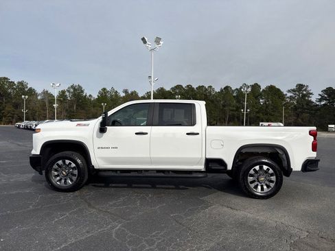 Used 2025 Chevrolet Silverado 2500 Custom w/ Custom Value Package image 6