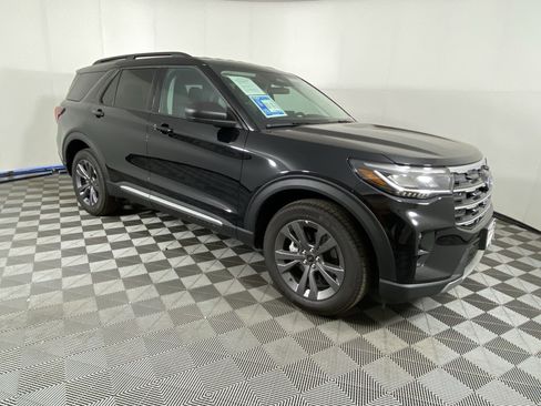 Used 2025 Ford Explorer Active w/ Active Comfort Package image 7