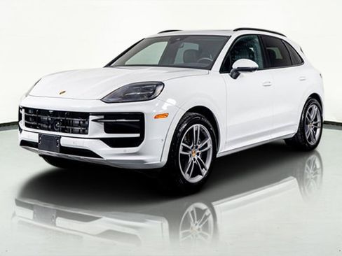 Used 2025 Porsche Cayenne image 41