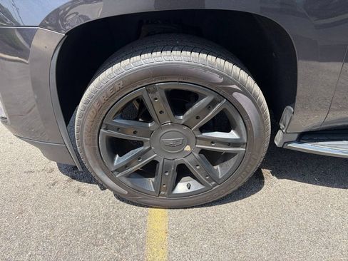 Used 2016 Cadillac Escalade Luxury AWD/4WD image 17