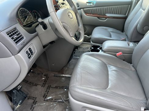 Used 2005 Toyota Sienna XLE AWD/4WD image 12