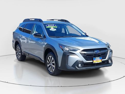 Used 2025 Subaru Outback Premium image 3