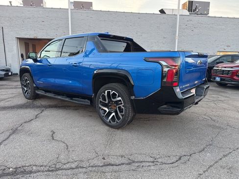 Used 2025 Chevrolet Silverado EV RST image 5