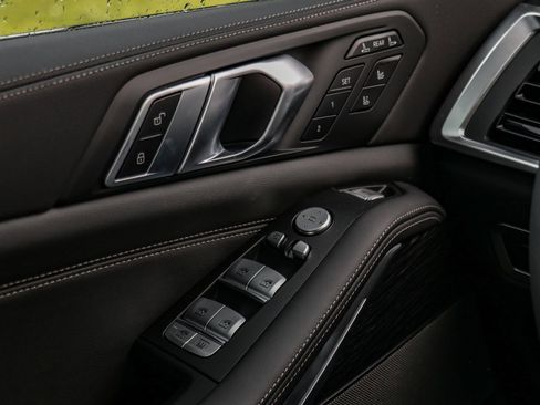 Used 2025 BMW X7 M60i image 13