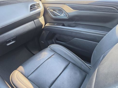 Used 2024 GMC Yukon XL SLT AWD/4WD image 19