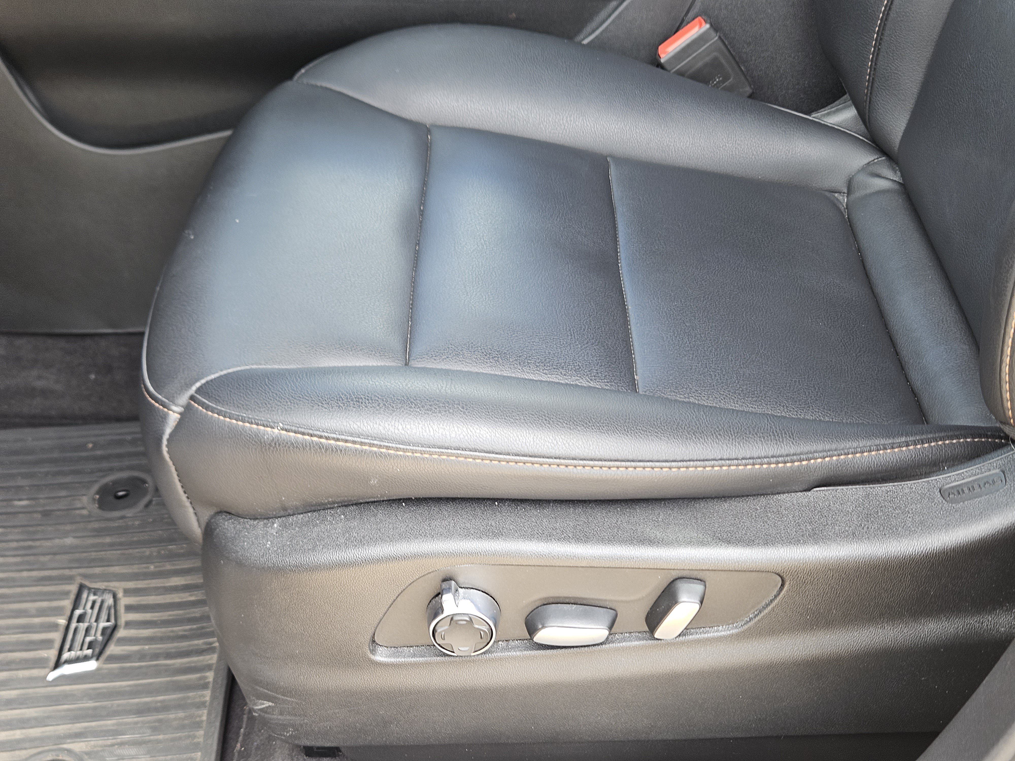 Used 2023 Cadillac XT4 Sport w/ Cold Weather Package FWD image 25