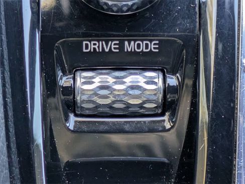 Used 2016 Volvo XC90 T6 Momentum w/ Momentum Plus Package image 32