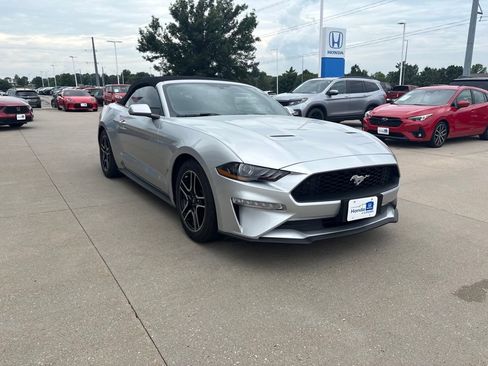 Used 2018 Ford Mustang Convertible w/ Equipment Group 101A RWD image 3