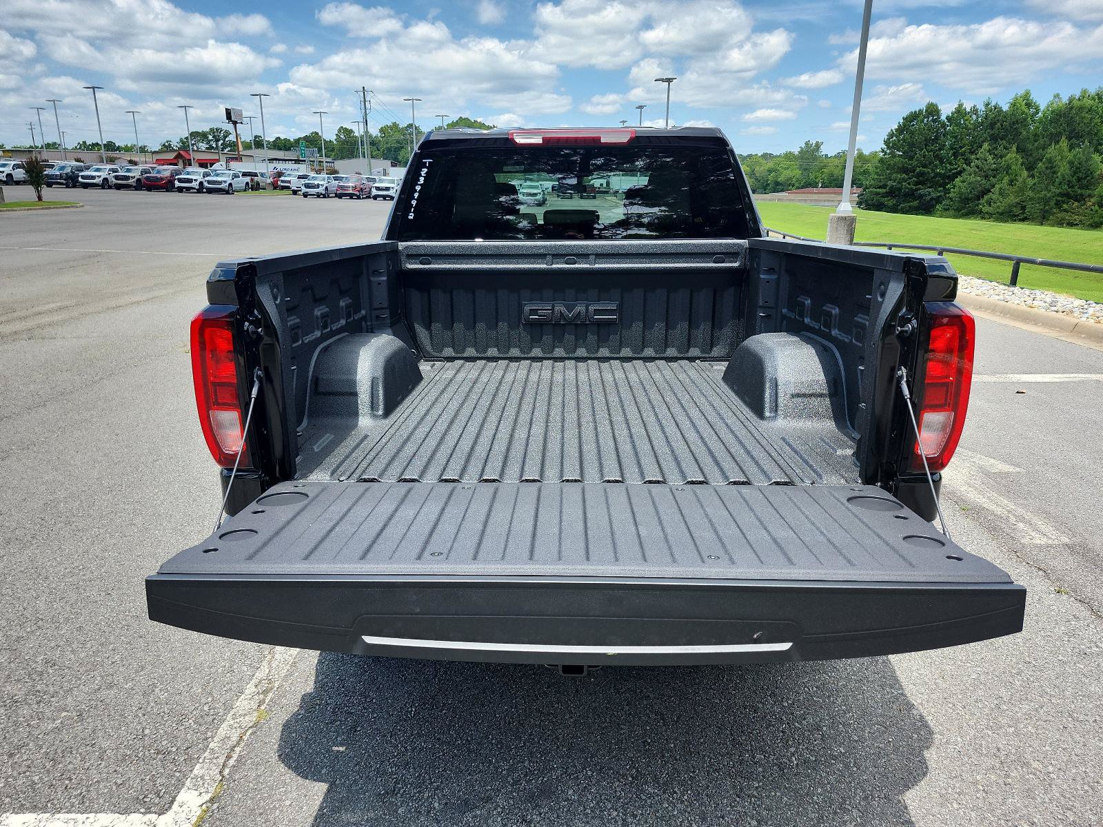 New 2026 GMC Sierra 1500 SLE AWD/4WD image 7