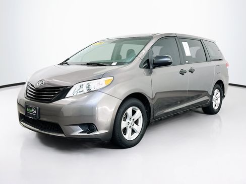 Used 2011 Toyota Sienna FWD image 3