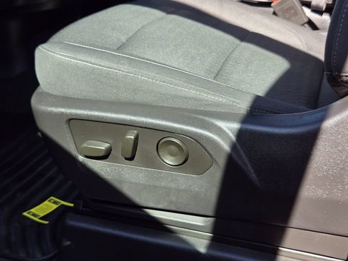 Used 2023 Chevrolet Silverado 1500 LT AWD/4WD image 12