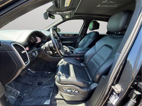 Used 2020 Porsche Cayenne image 2