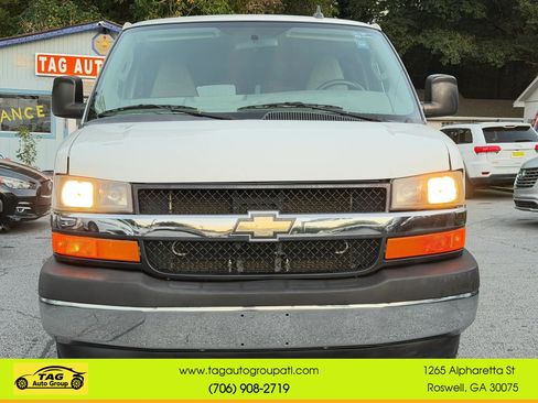 Used 2017 Chevrolet Express 3500 LT w/ LT Preferred Equipment Group RWD image 2