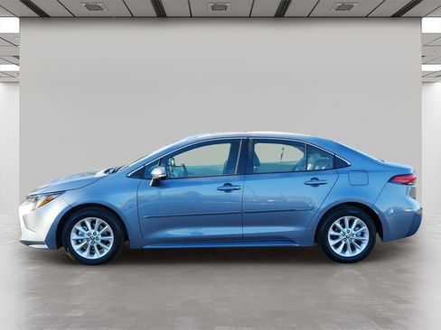 Used 2022 Toyota Corolla XLE image 3