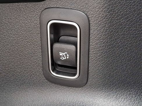 Used 2026 Mercedes-Benz GLB 250 4MATIC image 24