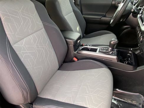 Certified 2022 Toyota Tacoma TRD Off-Road image 13