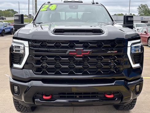 Used 2024 Chevrolet Silverado 2500 ZR2 w/ Technology Package AWD/4WD image 10