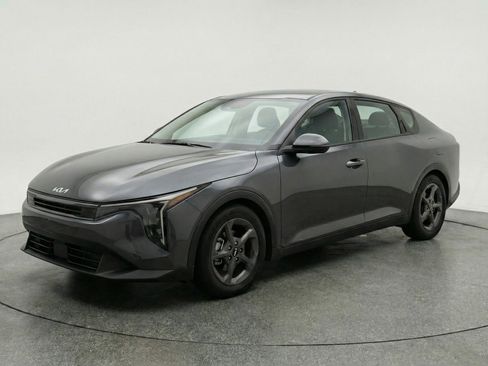 Used 2025 Kia K4 LXS FWD image 3