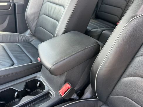 Used 2018 Volkswagen Tiguan SEL Premium w/ R-Line Package FWD image 18