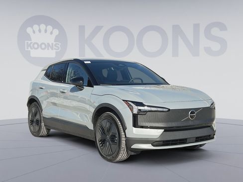 New 2026 Volvo EX30 Cross Country Ultra w/ Protection Package Premier AWD/4WD image 10