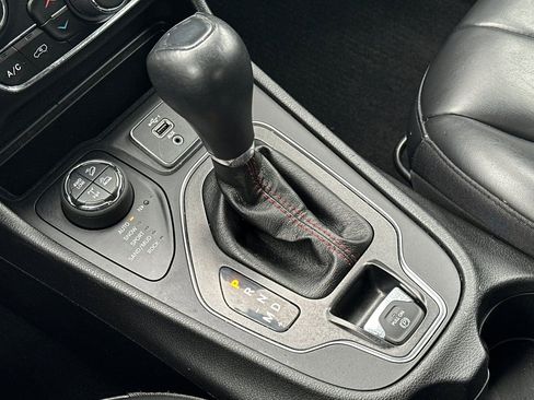 Used 2020 Jeep Cherokee Trailhawk w/ Cold Weather Group AWD/4WD image 21