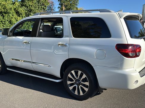 Used 2021 Toyota Sequoia Limited image 23