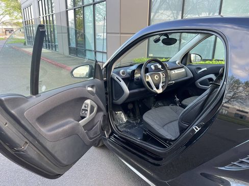 Used 2014 smart fortwo passion RWD image 8