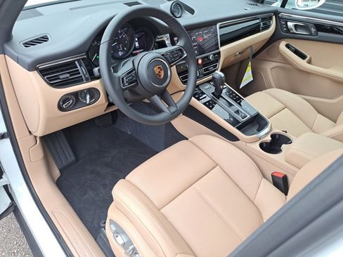 Used 2026 Porsche Macan AWD/4WD image 4