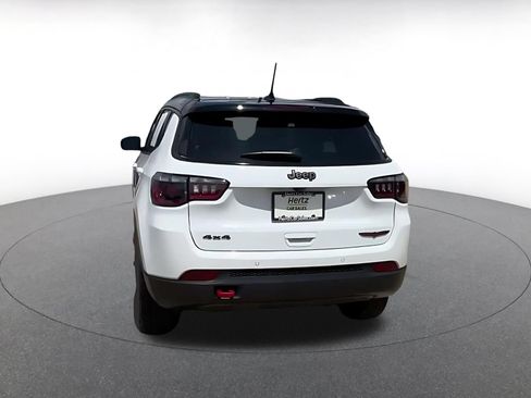 Used 2025 Jeep Compass Trailhawk AWD/4WD image 10