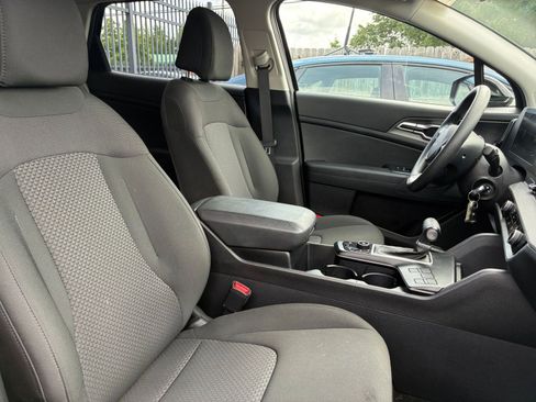 Used 2025 Kia Sportage LX FWD image 31