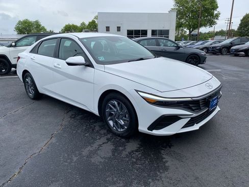 Certified 2024 Hyundai Elantra SEL FWD image 1