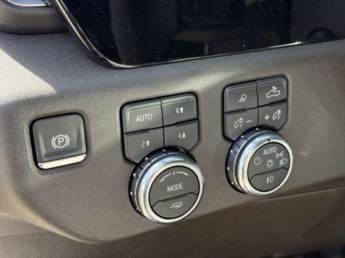 New 2026 GMC Sierra 1500 SLT image 23