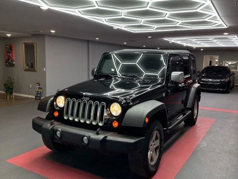 Used 2010 Jeep Wrangler Unlimited Sport image 2