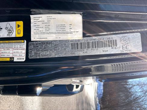 Used 2019 Jeep Wrangler Unlimited Sahara w/ Advanced Safety Group image 28