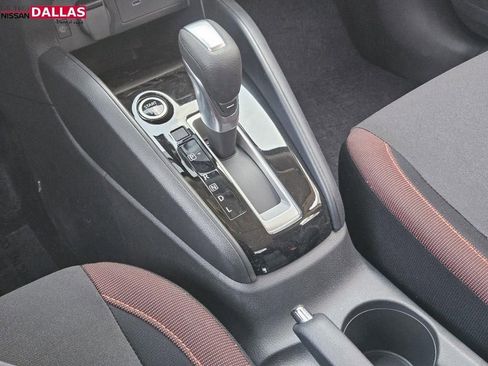 New 2025 Nissan Versa SR w/ Trunk Package image 17