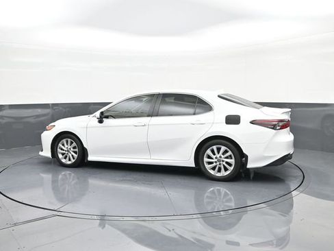 Used 2022 Toyota Camry LE FWD image 5