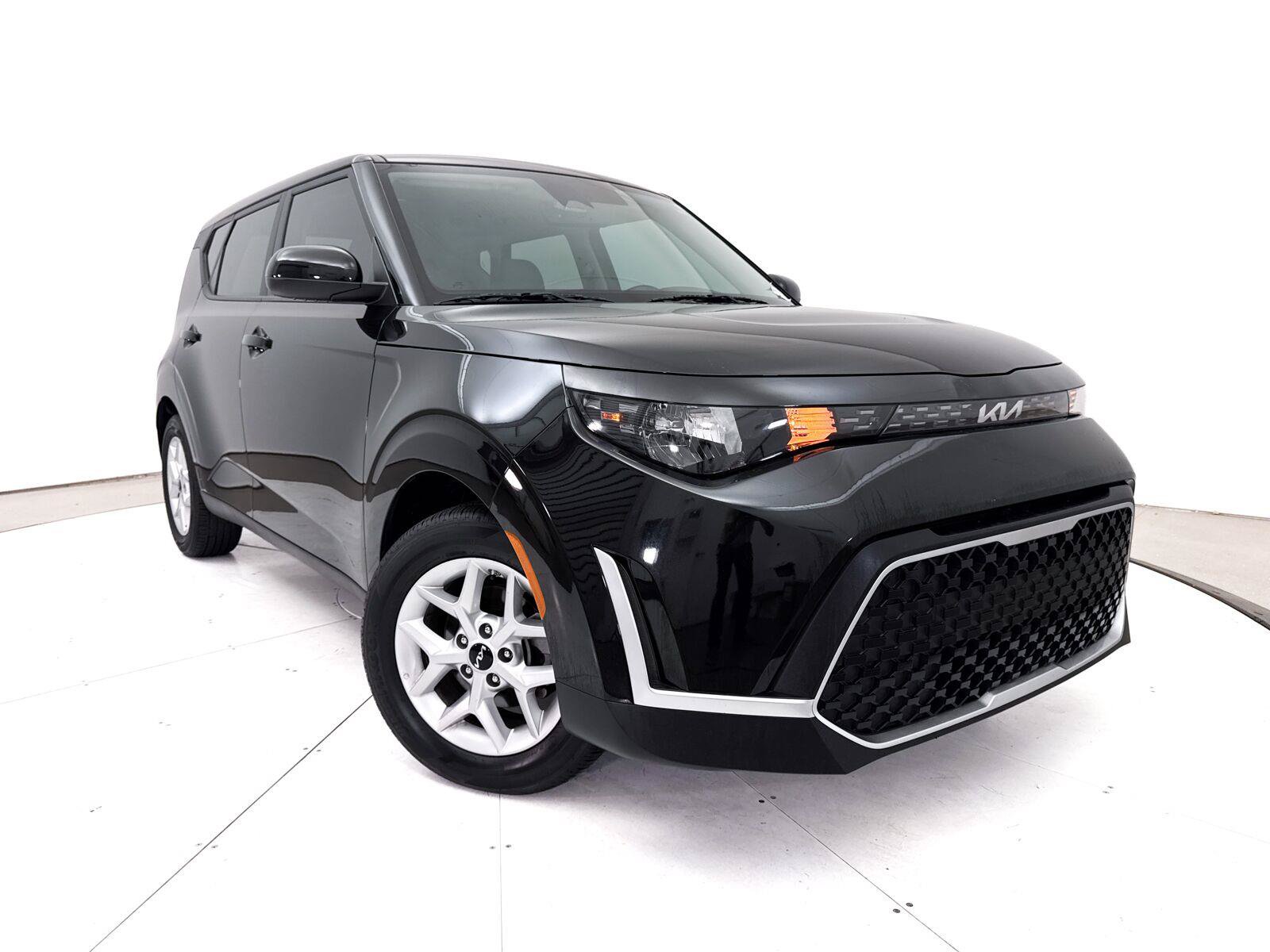 Used 2025 Kia Soul LX w/ LX Technology Package FWD image 1