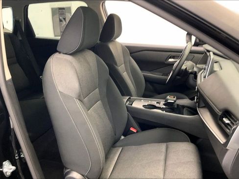 Used 2025 Nissan Rogue SV image 6