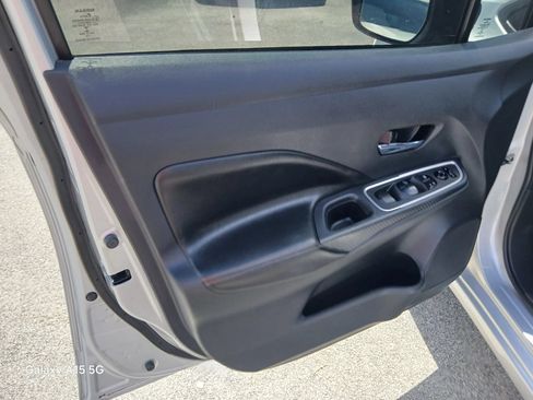 Used 2020 Nissan Versa SR w/ Convenience Package FWD image 10