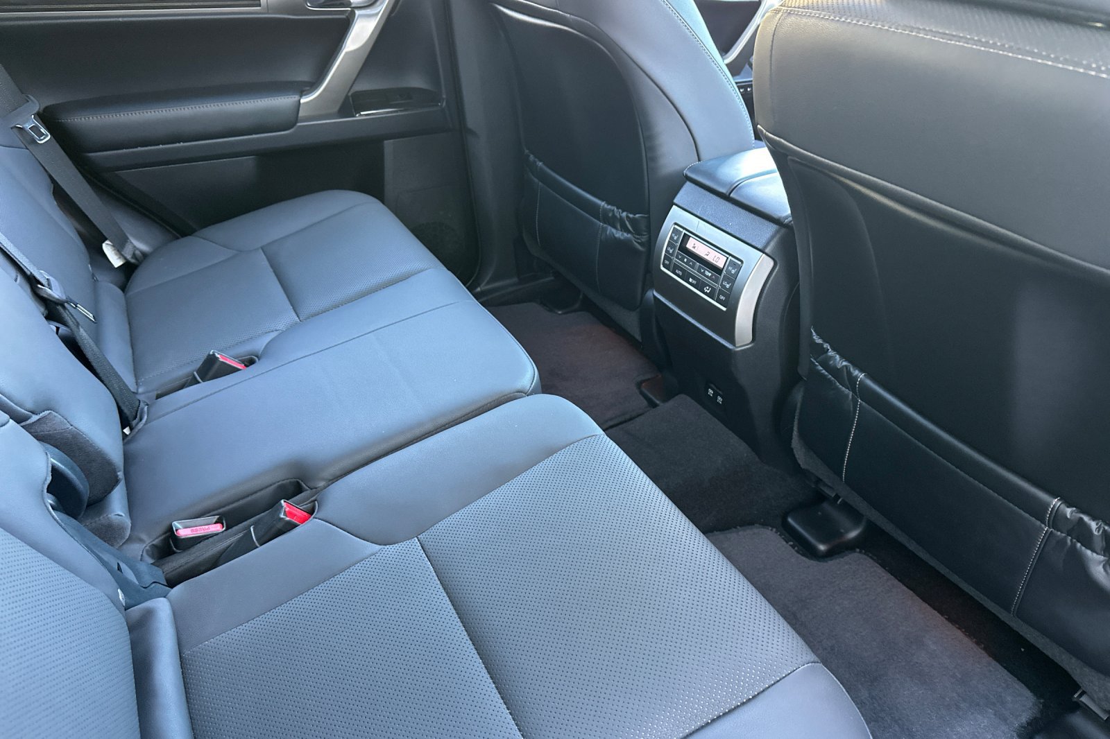 Used 2020 Lexus GX 460 Premium w/ Premium Package AWD/4WD image 32
