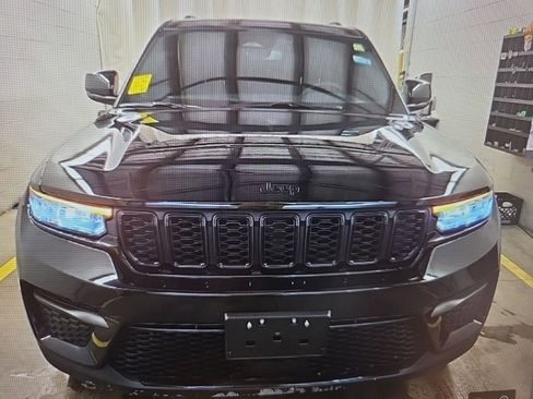 Used 2024 Jeep Grand Cherokee Altitude image 6