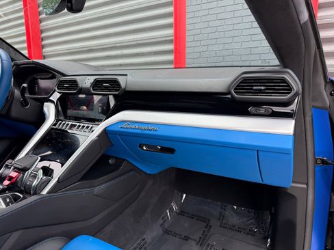 Used 2020 Lamborghini Urus AWD/4WD image 21