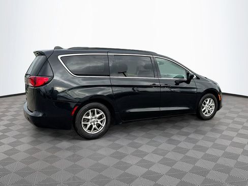 Used 2021 Chrysler Voyager Lxi image 5