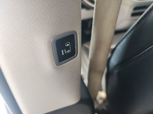 New 2023 Chrysler Pacifica Touring-L FWD image 13