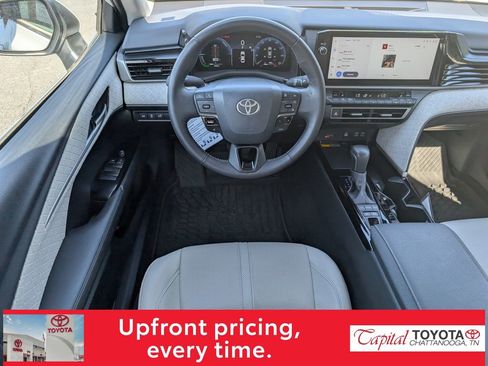 Used 2025 Toyota Camry XLE AWD/4WD image 11